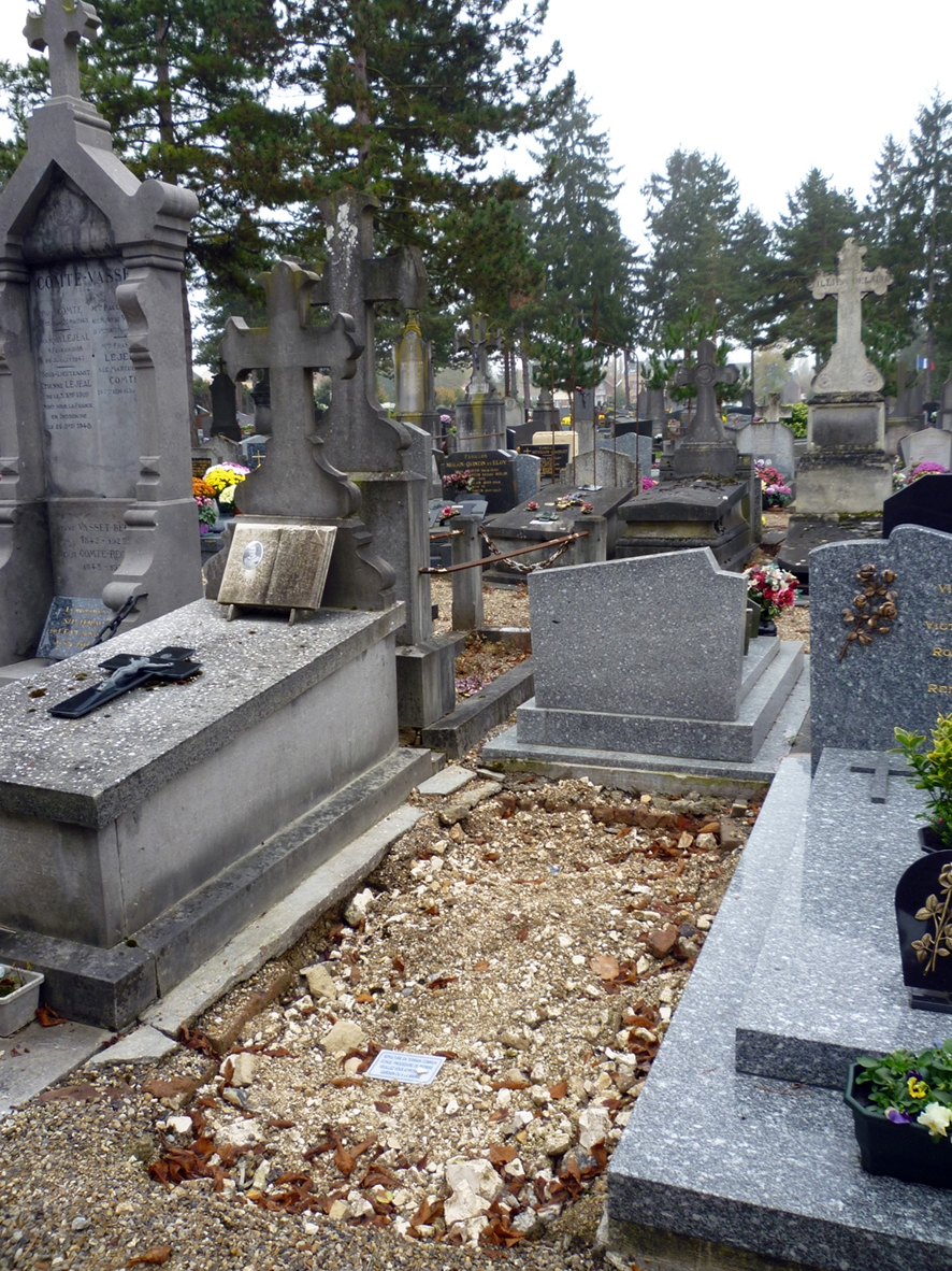 La concession trentenaire de la famille Marquis sera déclarée en état d’abandon en janvier 2011. Les quatre corps seront exhumés le 28 mars 2011. La sépulture en terrain commun étant échue, une procédure de reprise est ordonnée.